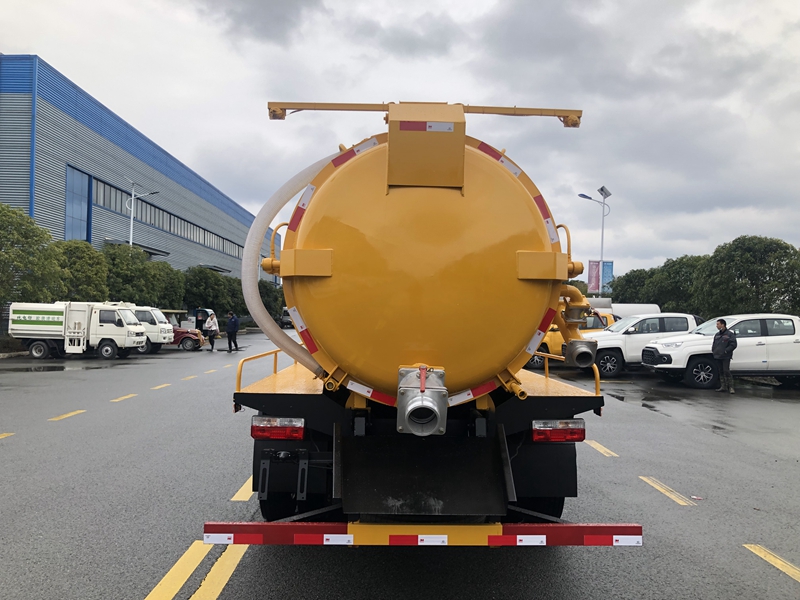 東風(fēng)9方吸污車