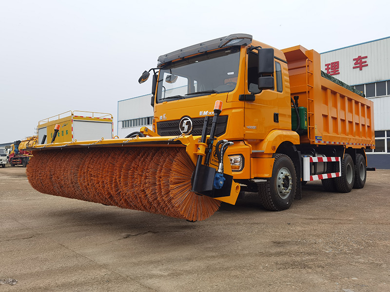 后雙橋除雪車，3.5米雪滾，10方撒布機(jī)